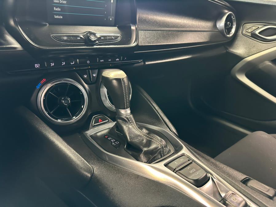 2017 Chevrolet Camaro 2dr Cpe 1LT photo