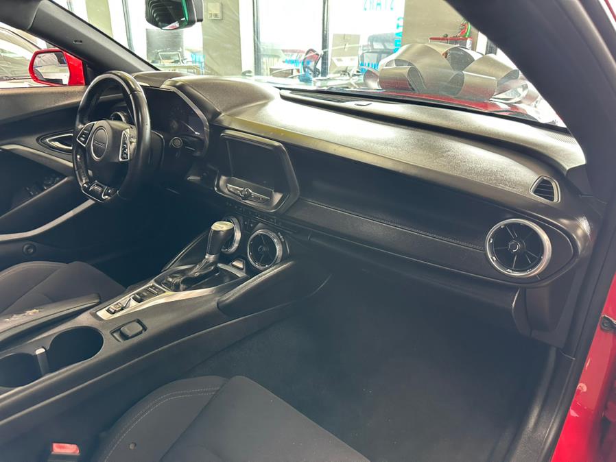 2017 Chevrolet Camaro 2dr Cpe 1LT photo