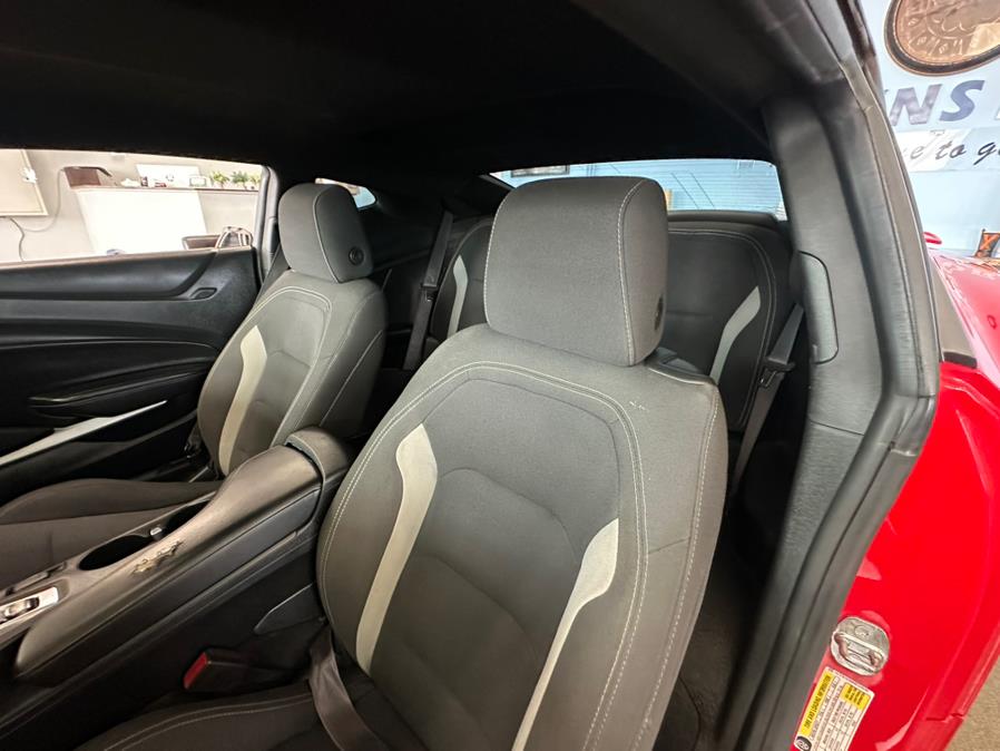 2017 Chevrolet Camaro 2dr Cpe 1LT photo