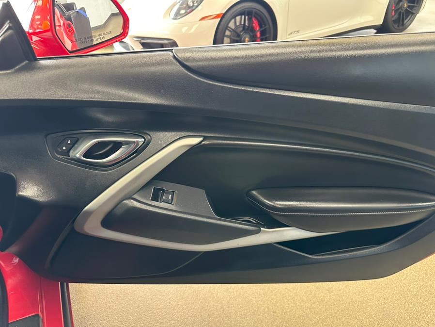 2017 Chevrolet Camaro 2dr Cpe 1LT photo