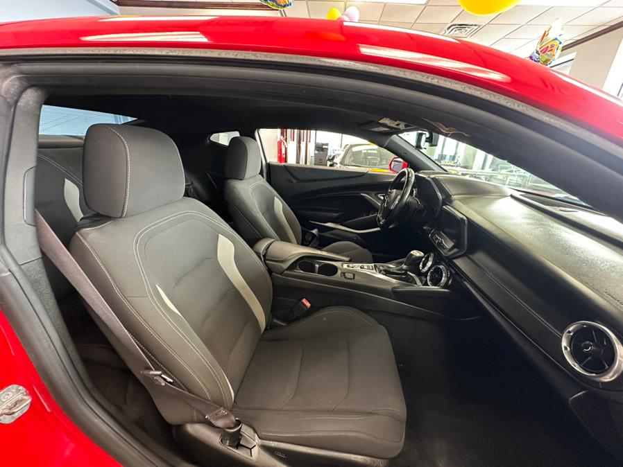 2017 Chevrolet Camaro 2dr Cpe 1LT photo