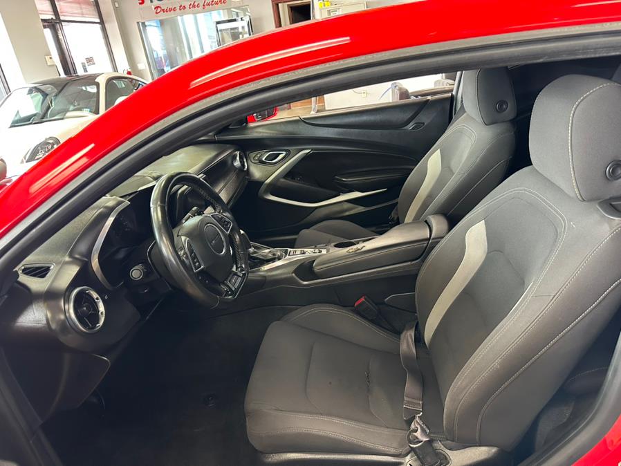 2017 Chevrolet Camaro 2dr Cpe 1LT photo