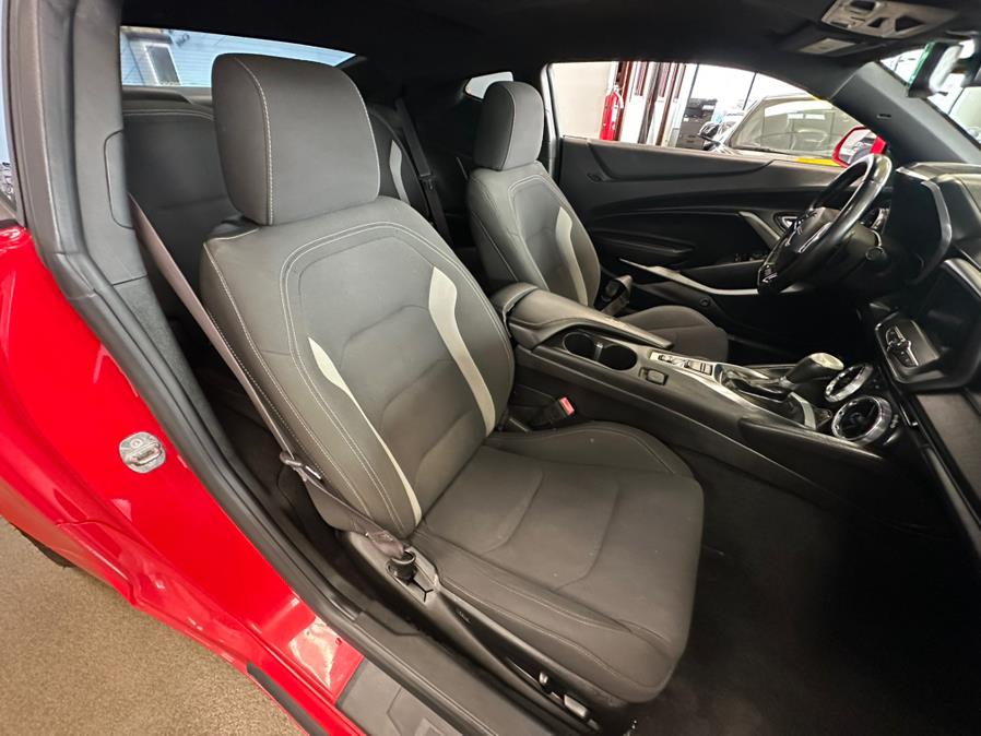 2017 Chevrolet Camaro 2dr Cpe 1LT photo