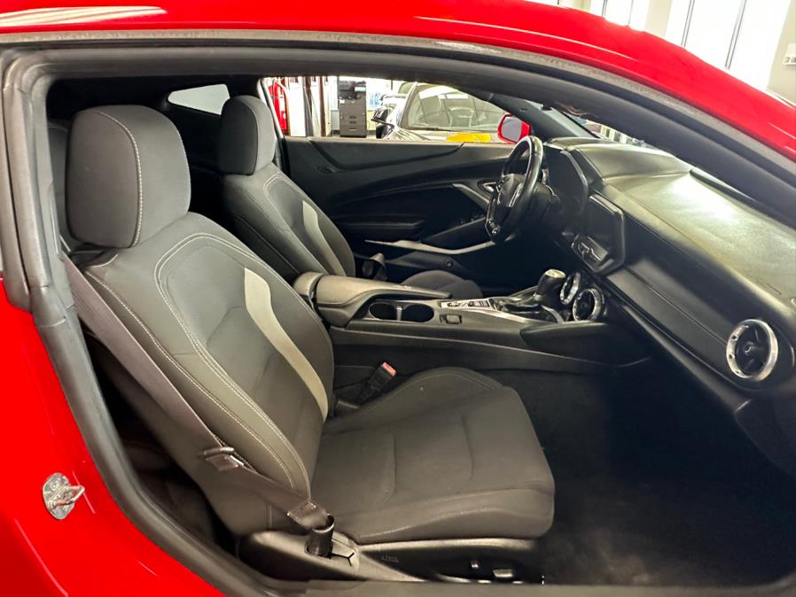 2017 Chevrolet Camaro 2dr Cpe 1LT photo