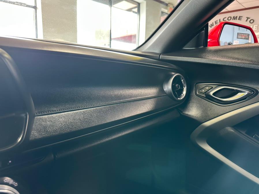 2017 Chevrolet Camaro 2dr Cpe 1LT photo