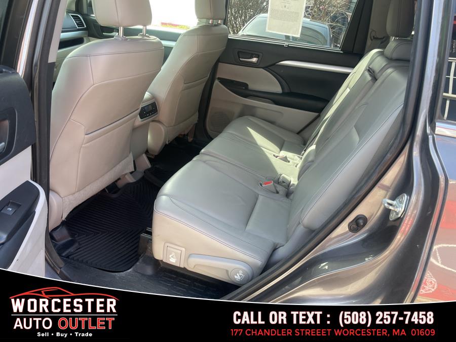 2015 Toyota Highlander AWD 4dr V6 XLE (Natl) photo