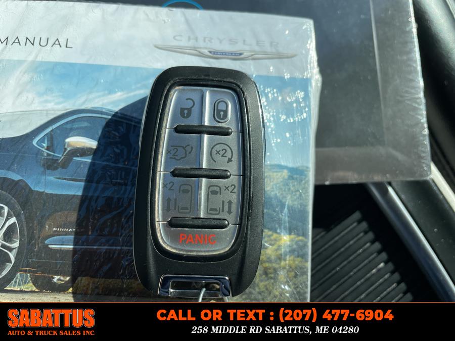 2023 Chrysler Pacifica Touring L FWD photo