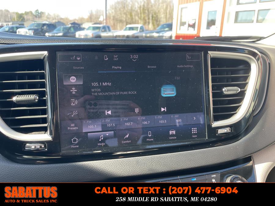 2023 Chrysler Pacifica Touring L FWD photo