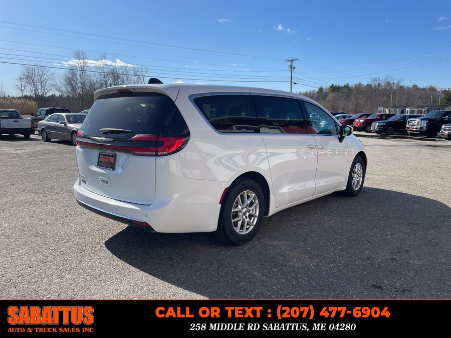 2023 Chrysler Pacifica Touring L FWD photo