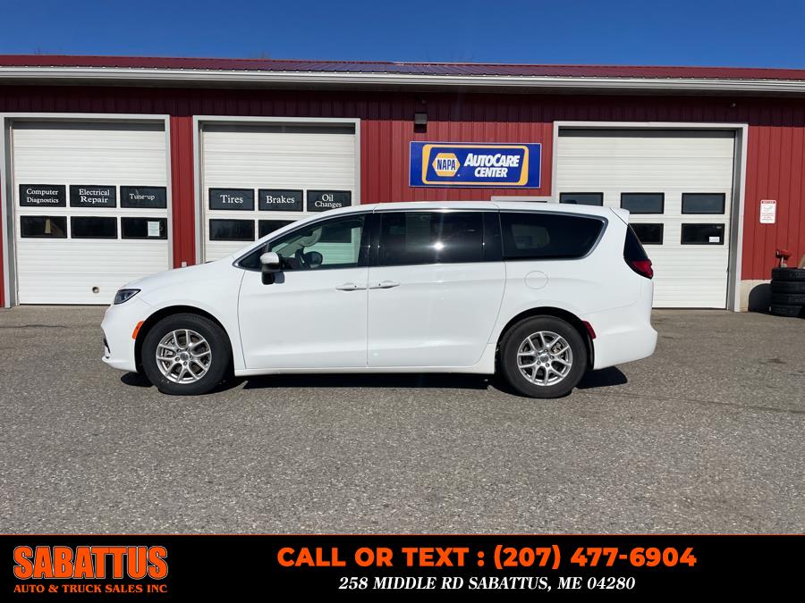 2023 Chrysler Pacifica Touring L FWD photo