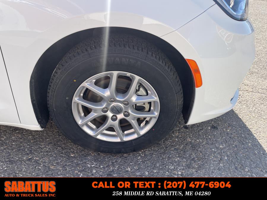 2023 Chrysler Pacifica Touring L FWD photo