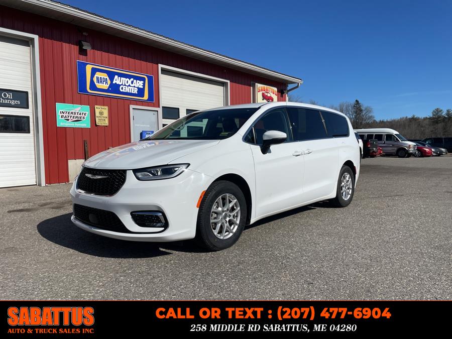 2023 Chrysler Pacifica Touring L FWD photo