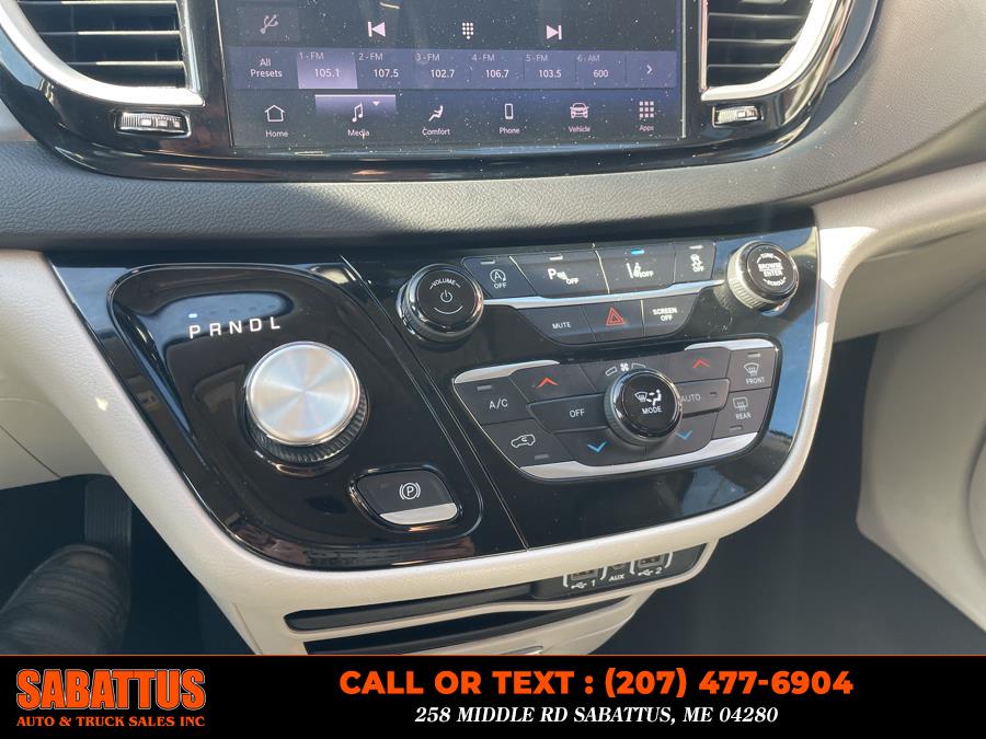 2023 Chrysler Pacifica Touring L FWD photo