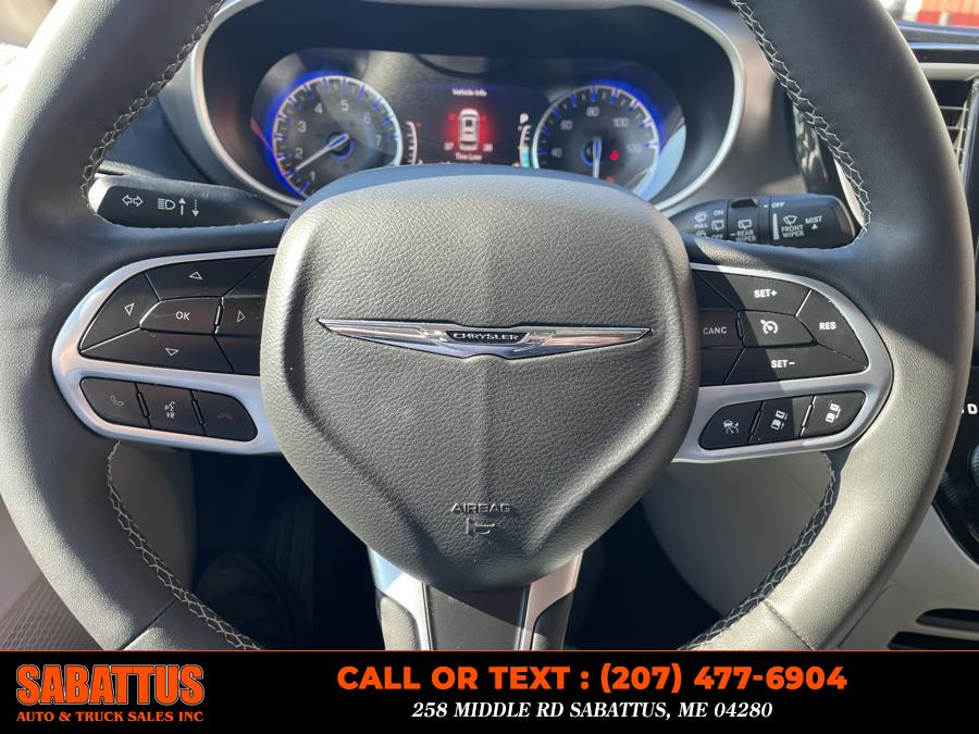 2023 Chrysler Pacifica Touring L FWD photo