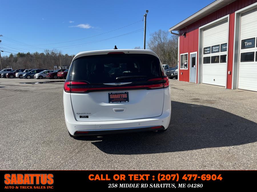 2023 Chrysler Pacifica Touring L FWD photo
