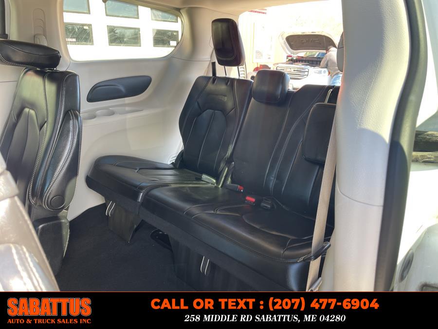 2023 Chrysler Pacifica Touring L FWD photo