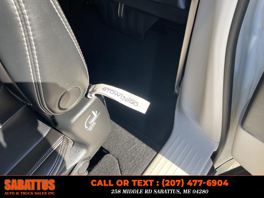 2023 Chrysler Pacifica Touring L FWD photo