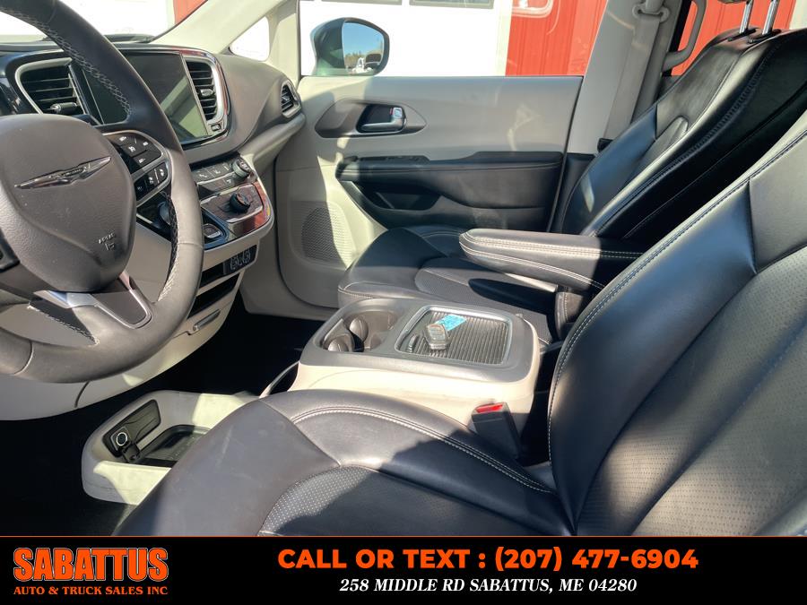 2023 Chrysler Pacifica Touring L FWD photo