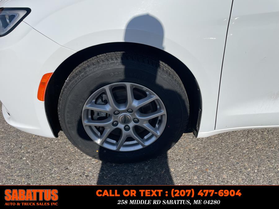 2023 Chrysler Pacifica Touring L FWD photo
