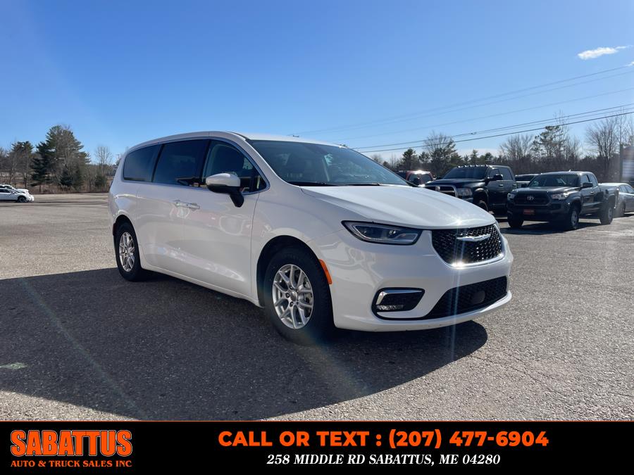 2023 Chrysler Pacifica Touring L FWD photo