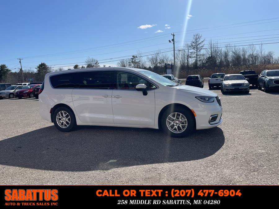 2023 Chrysler Pacifica Touring L FWD photo