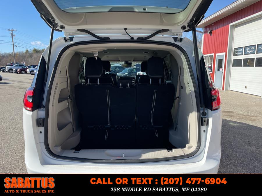 2023 Chrysler Pacifica Touring L FWD photo