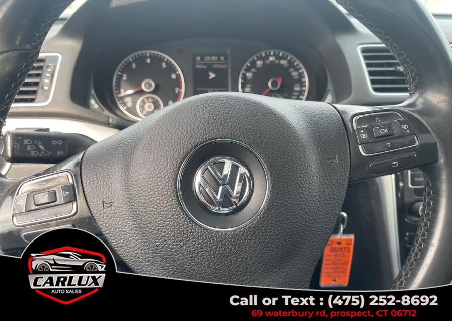2013 Volkswagen Passat SE PZEV photo