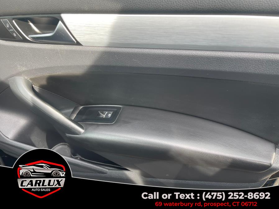 2013 Volkswagen Passat SE PZEV photo