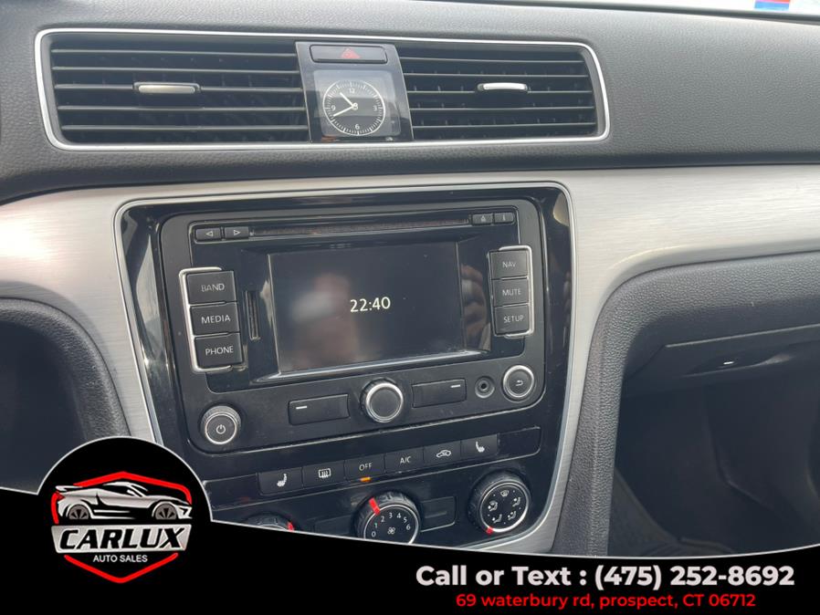 2013 Volkswagen Passat SE PZEV photo