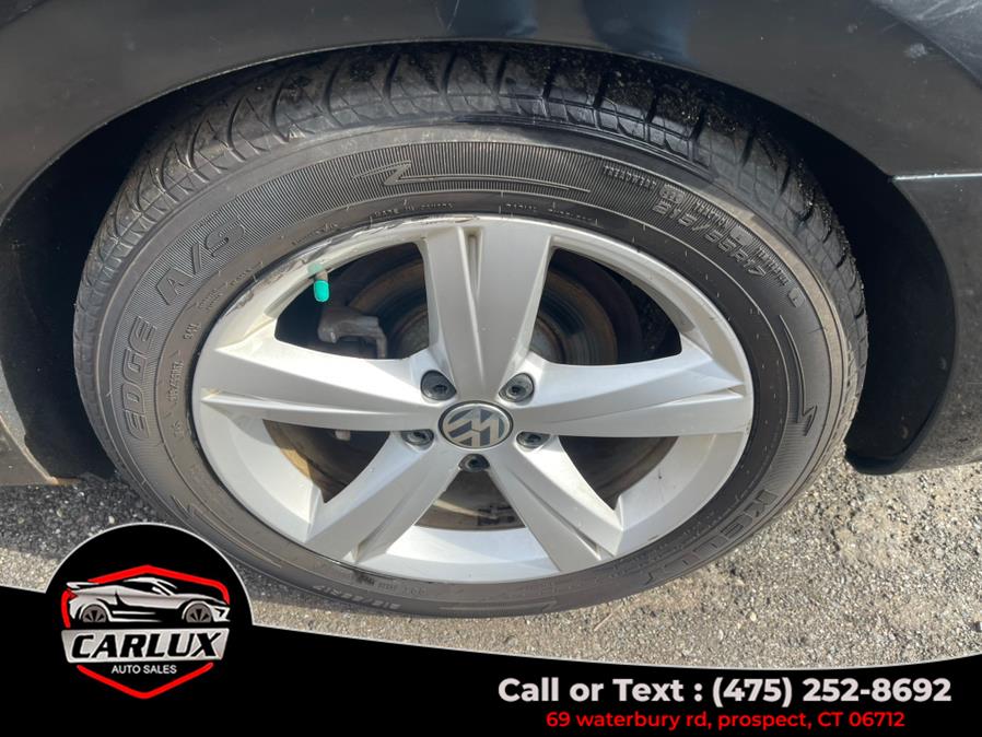 2013 Volkswagen Passat SE PZEV photo
