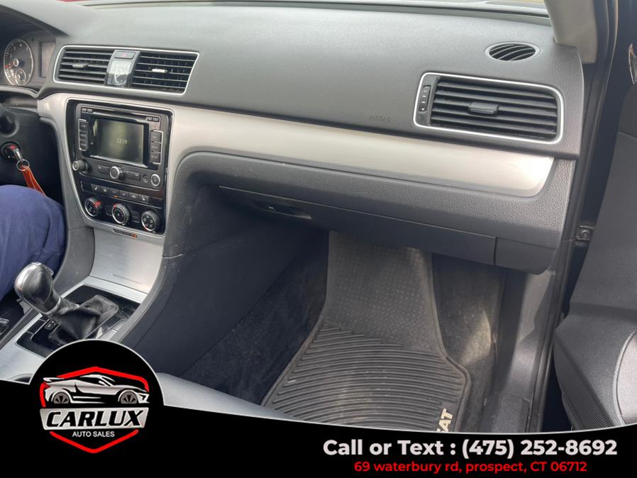 2013 Volkswagen Passat SE PZEV photo