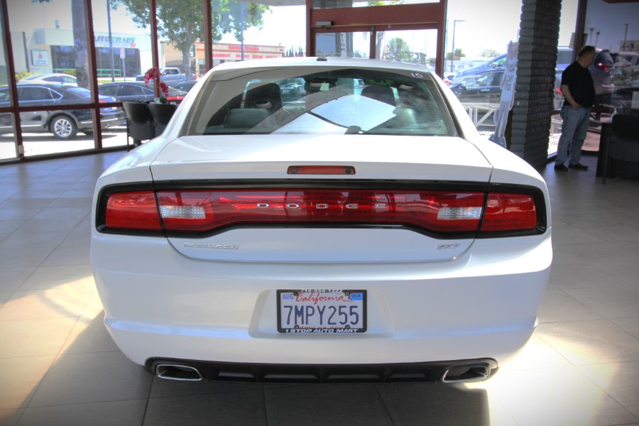 2014 Dodge Charger SXT photo
