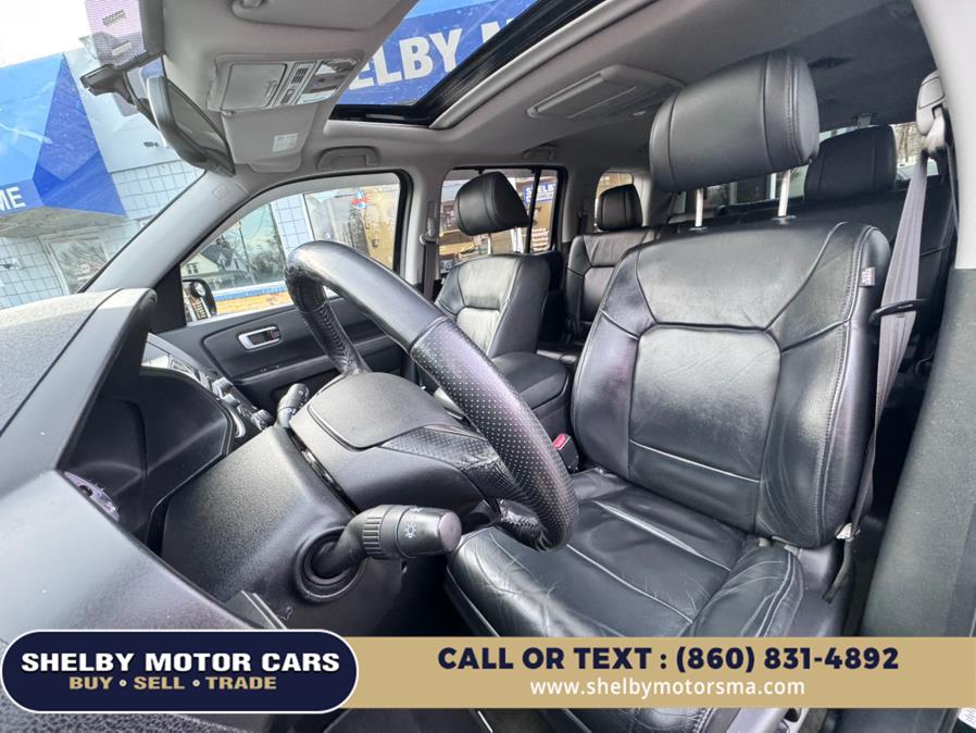 2015 Honda Pilot 4WD 4dr Touring w/RES & Navi photo