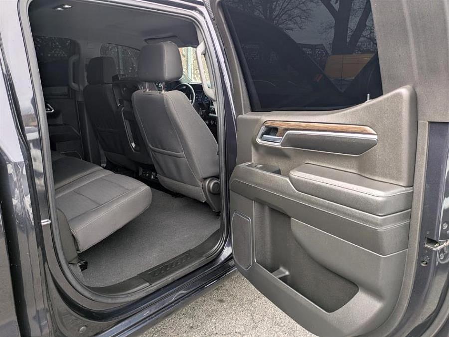 2022 Chevrolet Silverado 1500 2WD Crew Cab 147 RST photo