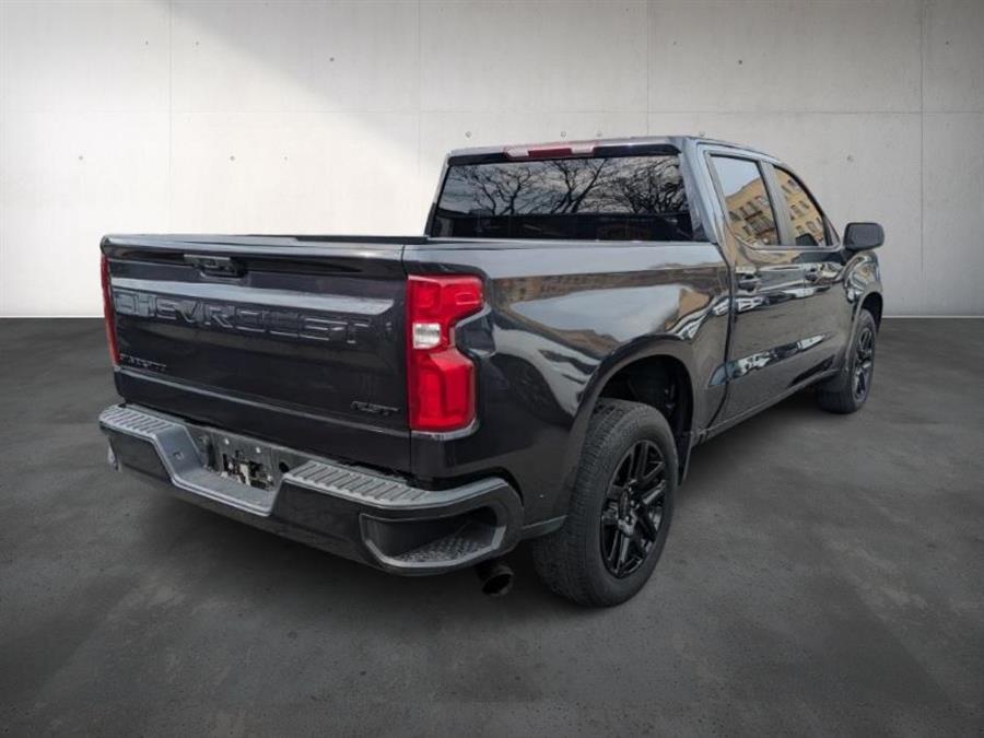 2022 Chevrolet Silverado 1500 2WD Crew Cab 147 RST photo