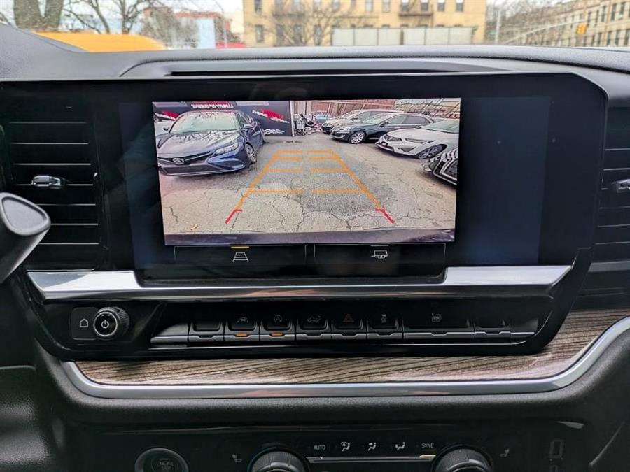 2022 Chevrolet Silverado 1500 2WD Crew Cab 147 RST photo