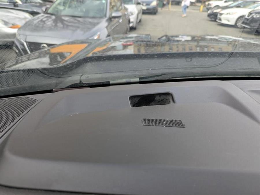 2022 Chevrolet Silverado 1500 2WD Crew Cab 147 RST photo