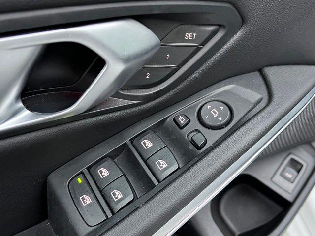 2024 BMW 3-Series 330i photo