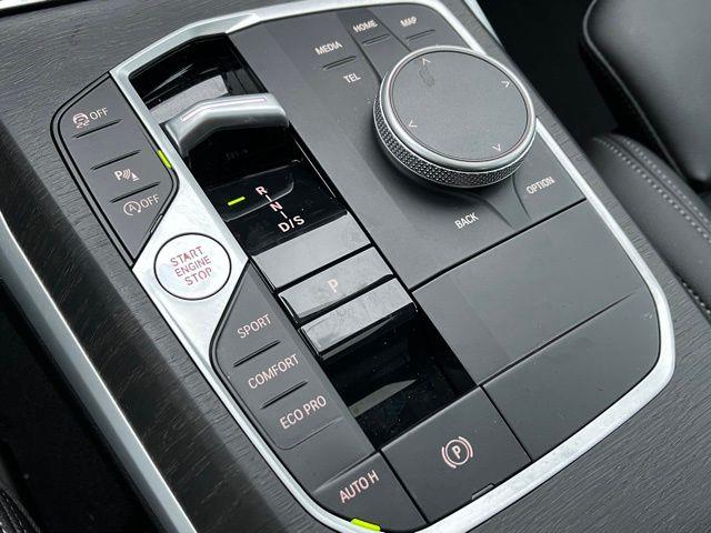 2024 BMW 3-Series 330i photo