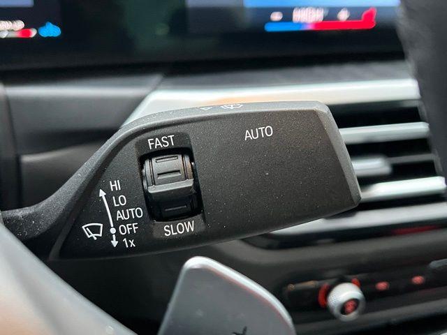 2024 BMW 3-Series 330i photo
