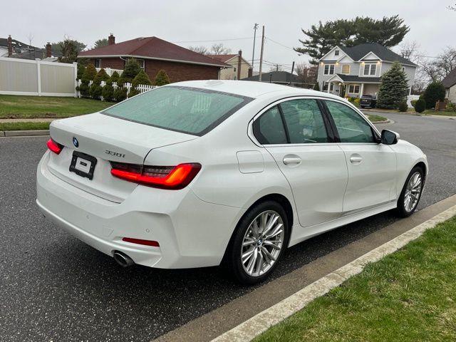 2024 BMW 3-Series 330i photo