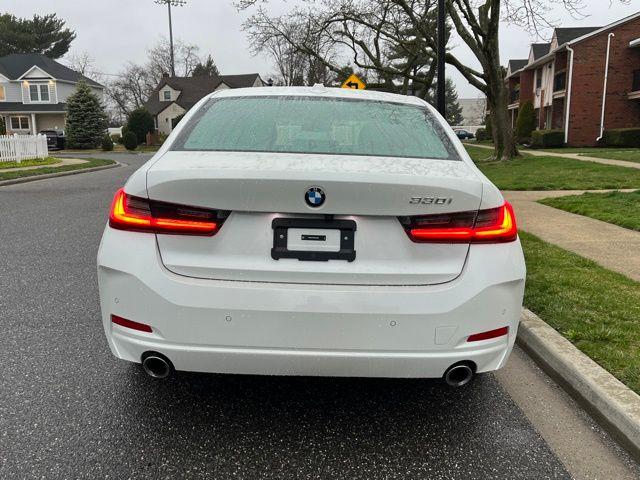 2024 BMW 3-Series 330i photo