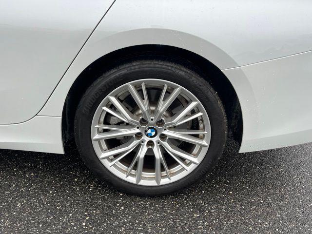 2024 BMW 3-Series 330i photo