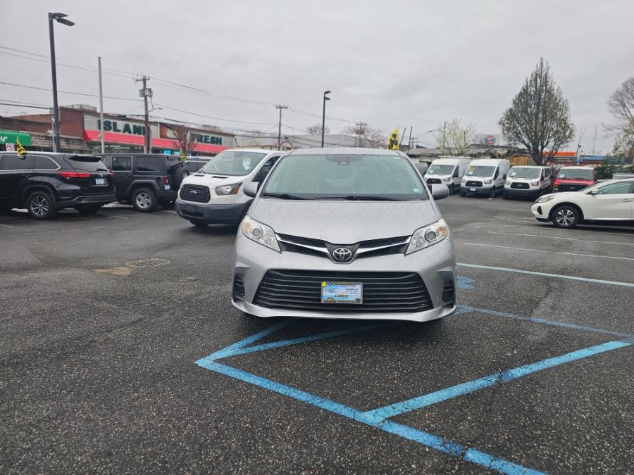 2018 Toyota Sienna LE Mobility FWD 7-Passenger Mo photo