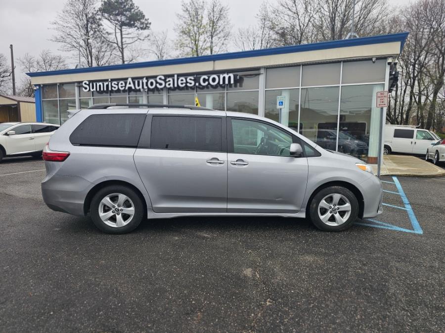 2018 Toyota Sienna LE Mobility FWD 7-Passenger Mo photo