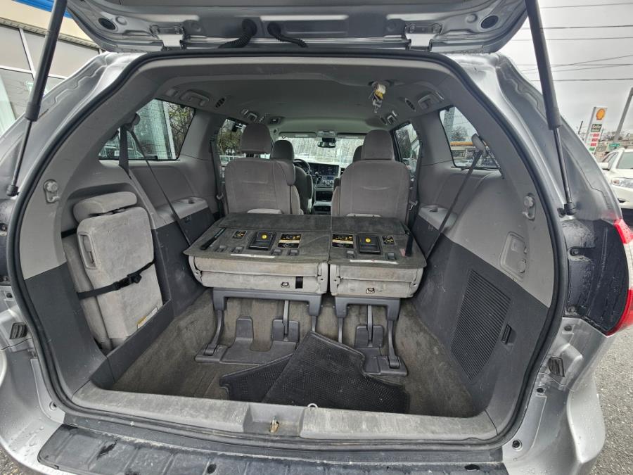 2018 Toyota Sienna LE Mobility FWD 7-Passenger Mo photo