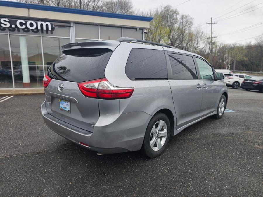 2018 Toyota Sienna LE Mobility FWD 7-Passenger Mo photo
