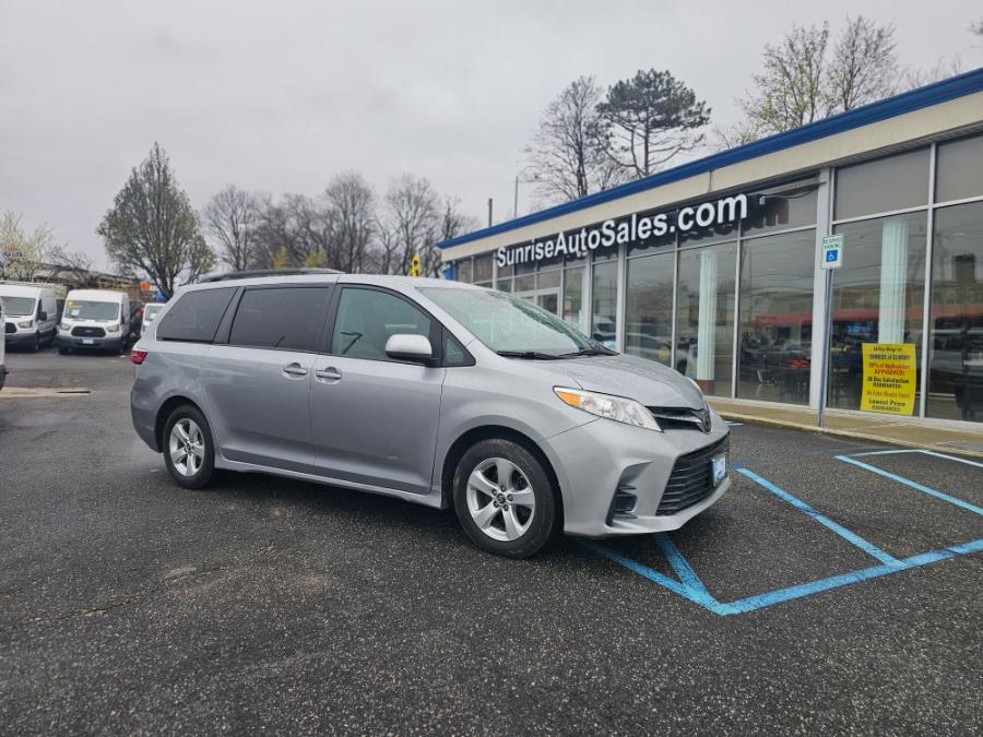 2018 Toyota Sienna LE Mobility FWD 7-Passenger Mo photo