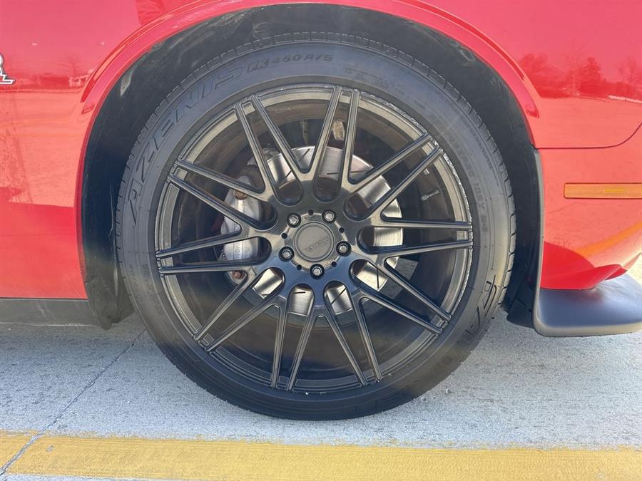 2016 Dodge Challenger R/T Scat Pack photo