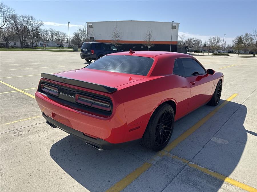 2016 Dodge Challenger R/T Scat Pack photo